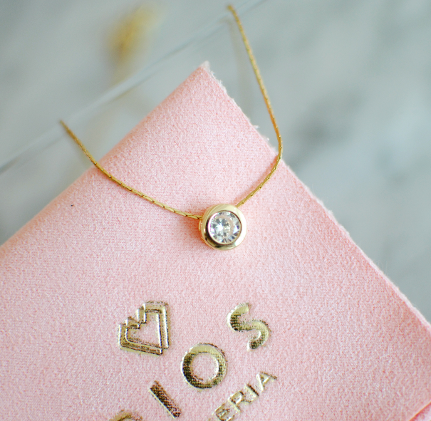 sparkly round necklace